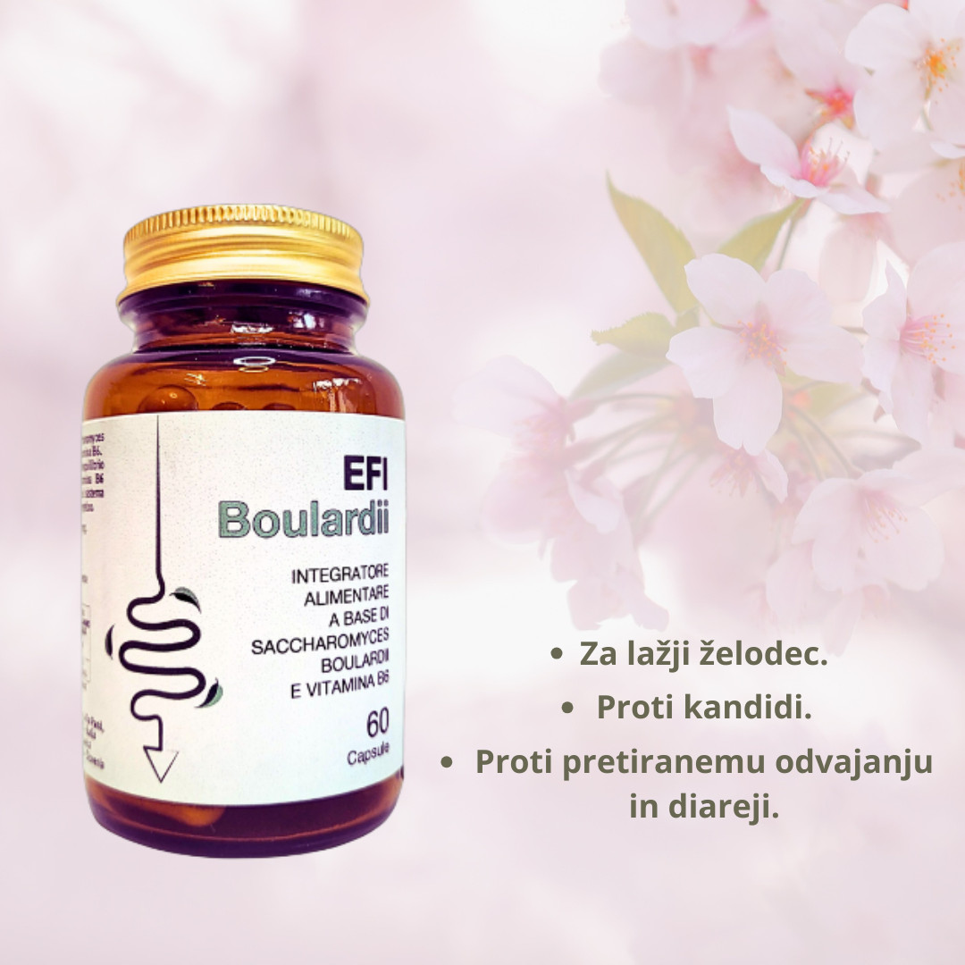 Steklenička probiotikov EFI Boulardii na svetlo rožnatem ozadju s cvetovi – podpora prebavnemu ravnovesju ob občutljivem želodcu, hitri prebavi in neravnovesju črevesne flore